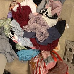 Women’s Clothing Bundle 💛