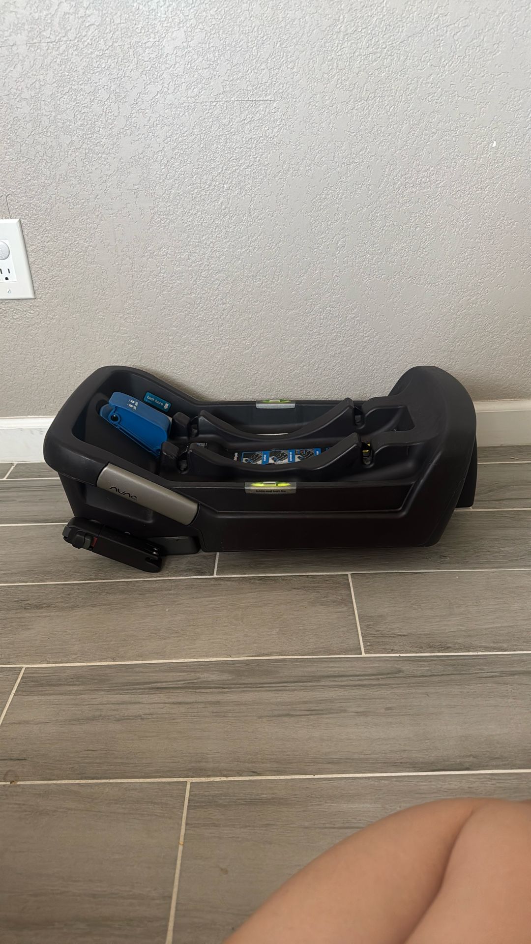 Nuna PIPA Car seat Base + Car Mirror