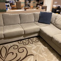 Sam Levitz L Sectional Couch