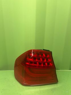 2009 2010 2011 BMW 3-Series 323i 335i M3 Left Driver Side Outer / Quarter Panel Tail Light OEM