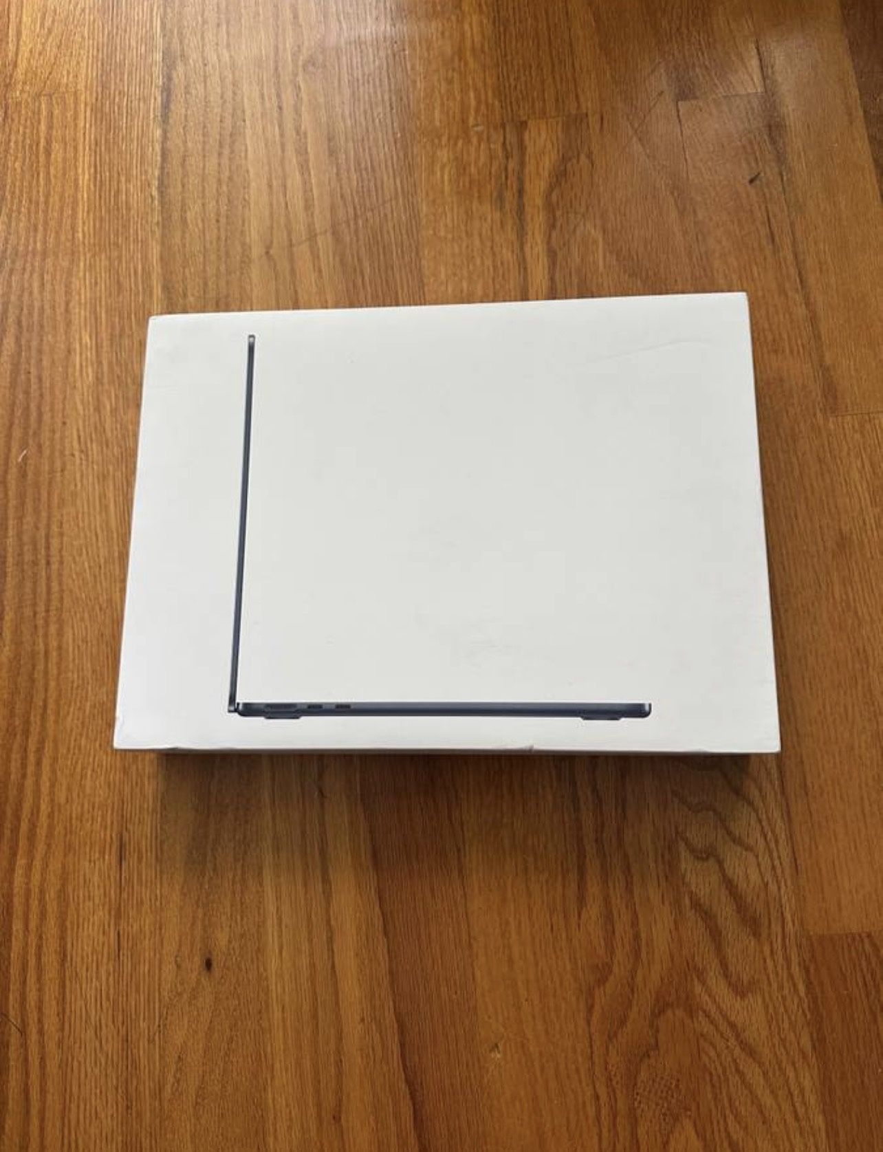 New 13 inches Apple Macbook Air 2025 Laptop A3240 MW03YLL/A Starlight M4 RAM 16Gb SSD 256Gb 