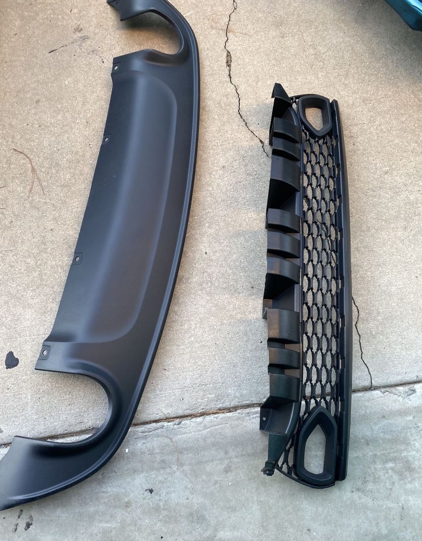 Scat Pack charger, Grill And rear valance