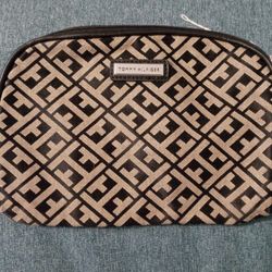 Small Tommy Hilfiger Purse