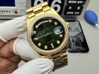 Would you dare to wear this fully diamond-encrusted piece out in public to meet friends?