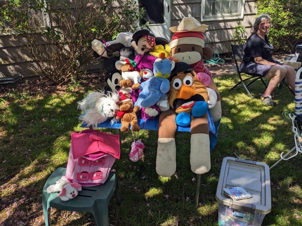 Yard sale- Wood Village 97060 Elm Ave