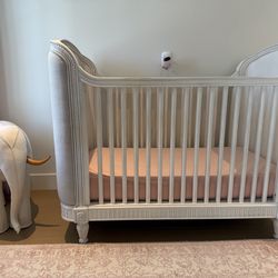 RH crib, dresser & oversized elephant