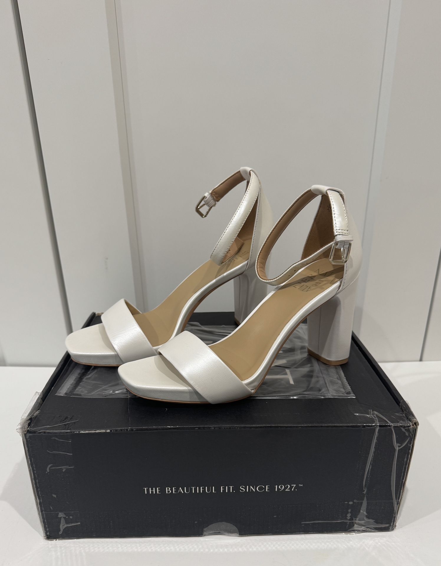 NEW Naturalizer Joy White Leather Strappy Heel, Dress Sandal, Size 7.5