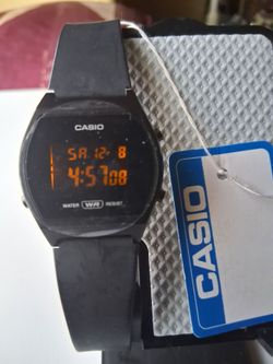 New condition  vintage womens casio water resistant works good japan made