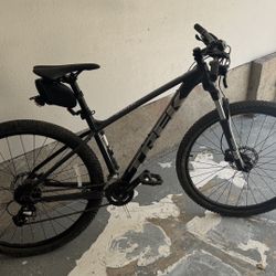 Trek Marlin 5 Mountain Bike – M/L Frame, 29” Wheels