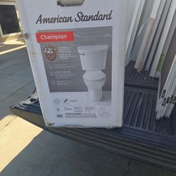  American  Standard. Complete  Toilet