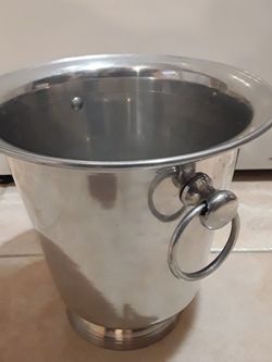 Wine Or Champagne Chilling Bucket