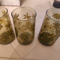 Vintage Flower Drinking glasses Great Condition