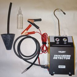 EVAP Leak Detector Machine For Mechanics , Solary Brand. Only Used 3 Or 4 Times. Works Great.
