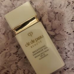 Cle De Peau