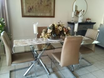 Glass Dining Table with 5 pieces Comedor de Vidrio con 5 piezas