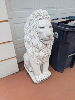 Pair of Concrete Lion Statues for Driveway