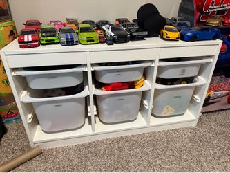 IKEA kids storage unit / toy organizer in white with 6 removable bins.