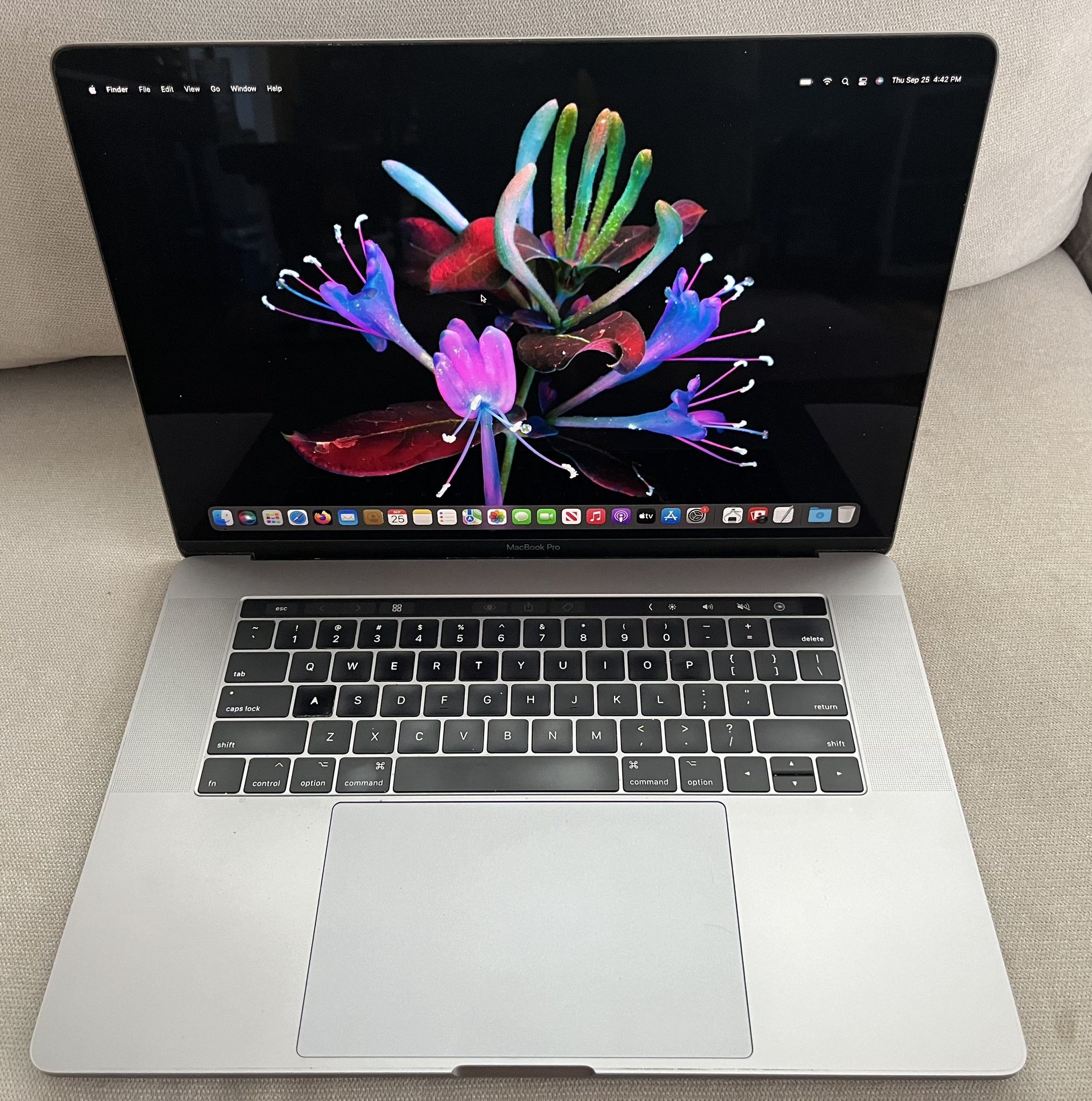 2017 MacBook Pro 15 inch i7/16GB/512GB New Battery