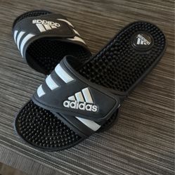 Adidas Size 7 Slides