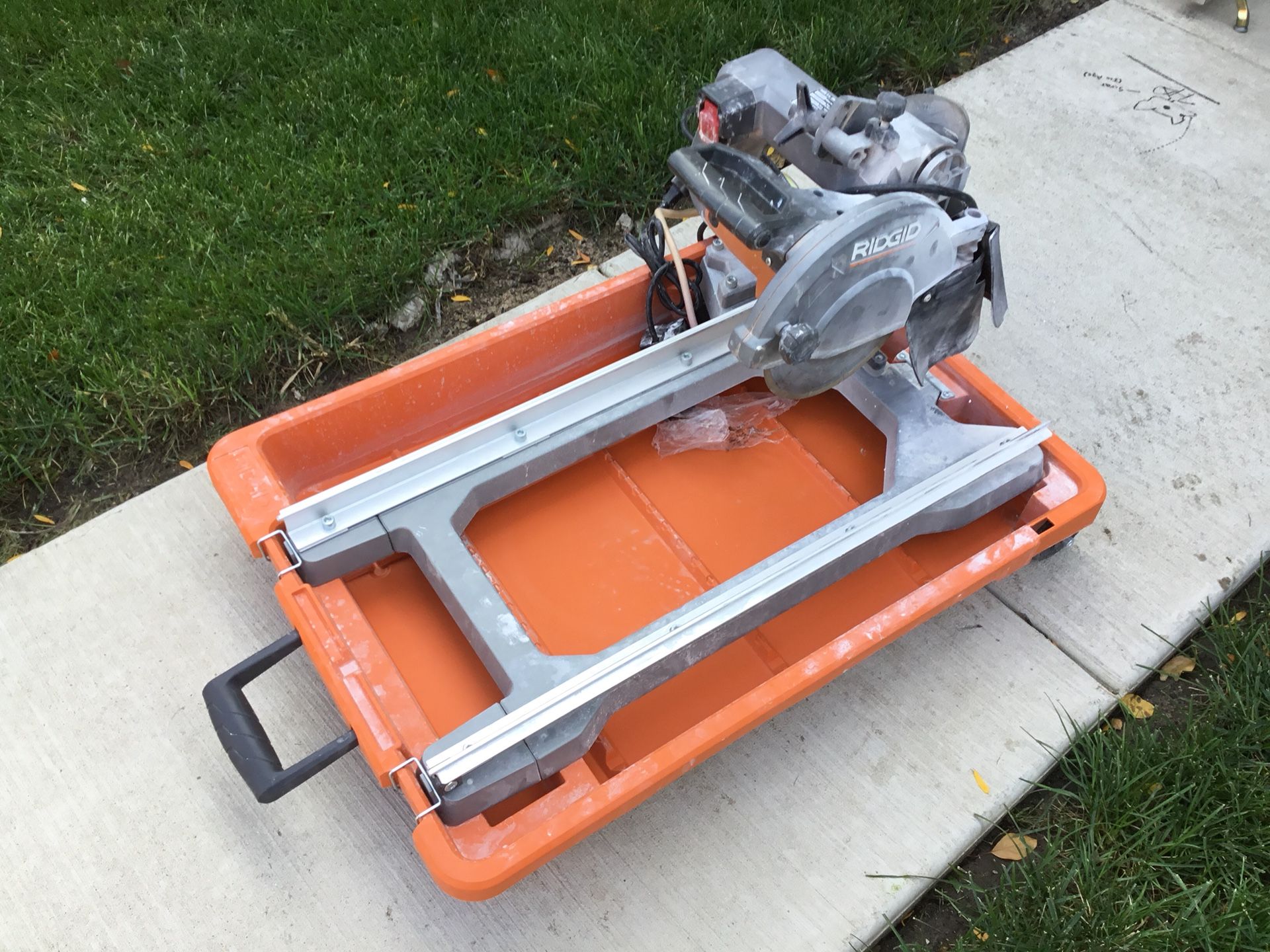 Ridgid R4040 8 in tile saw FOR PARTS ONLY