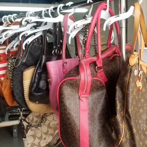 Twist PM / Luxury Designer Bags / Wallet / Cartera De Disenador / Shoulder  Bag / Louis / Carteras /shoes / Crossbody for Sale in Fort Lauderdale, FL -  OfferUp