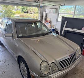 Mercedes 1999 E320
