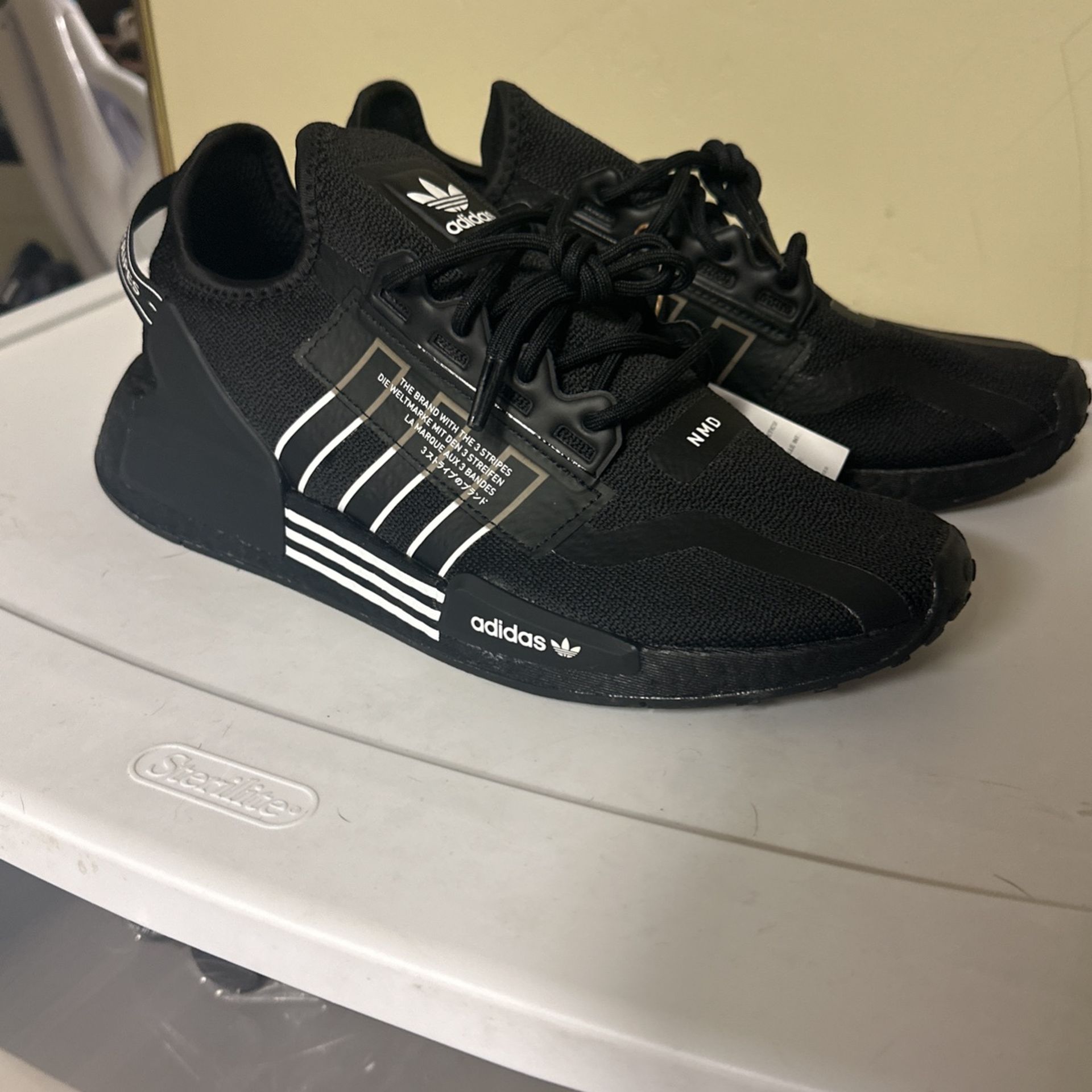 Adidas NMD R1 V2 Black/white 