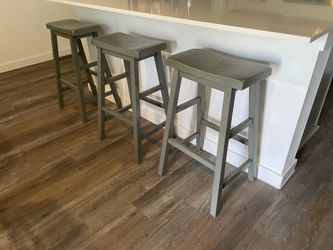 3 Bar stools