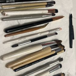 Sticky Makeup Brushes