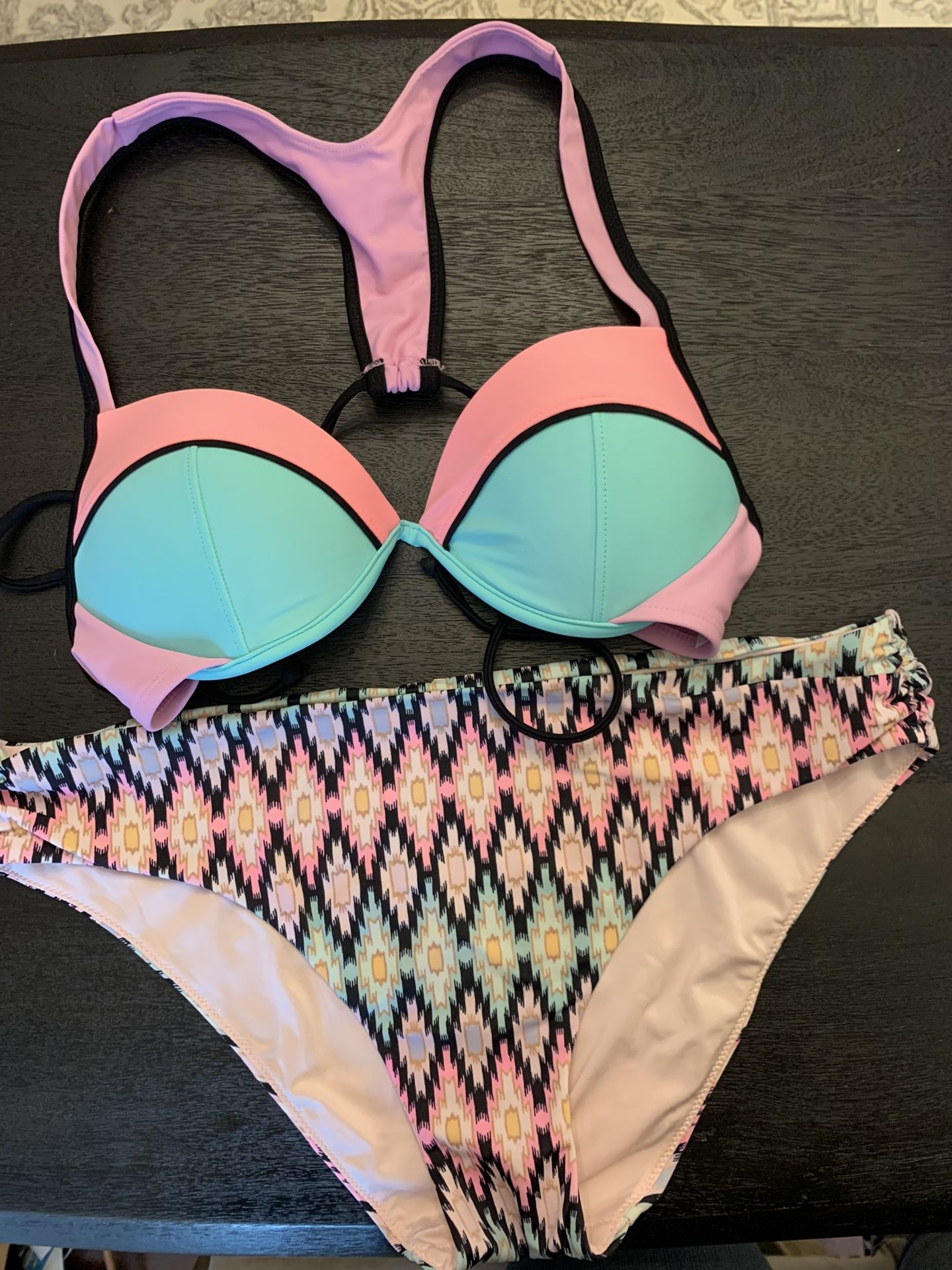 New! Victoria’s Secret Gem Bikini 2-pc push up top Med with hipster bottom Large