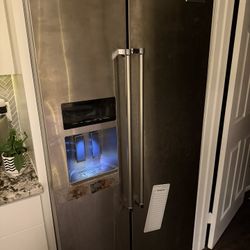KitchenAid Refrigerator (countertop Depth)