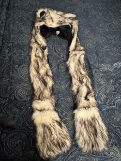 Wolf head warmer