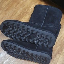 Bearpaw Black Suede Sheepskin Boots – Women’s Size 7