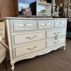 French Provincial 7 Drawer Dresser 