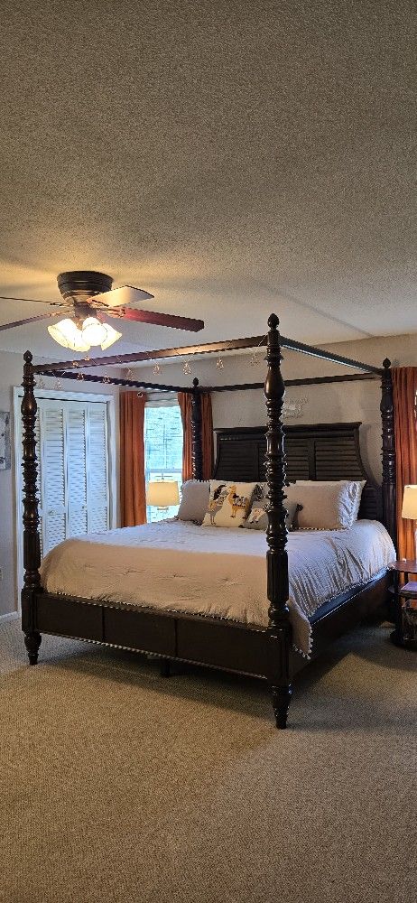 King Canopy Bed With Mattress/box Spring