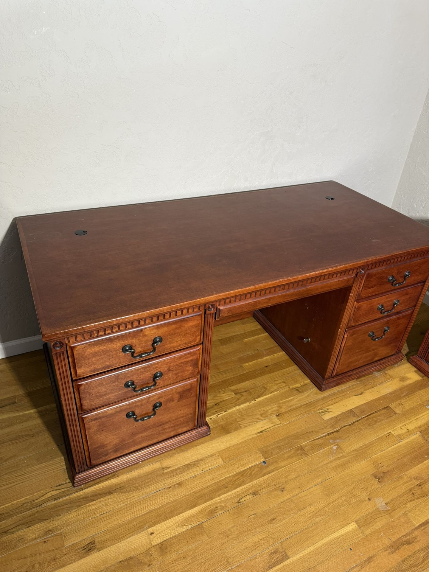 Cherry Oak Office Desk Set With Hutch