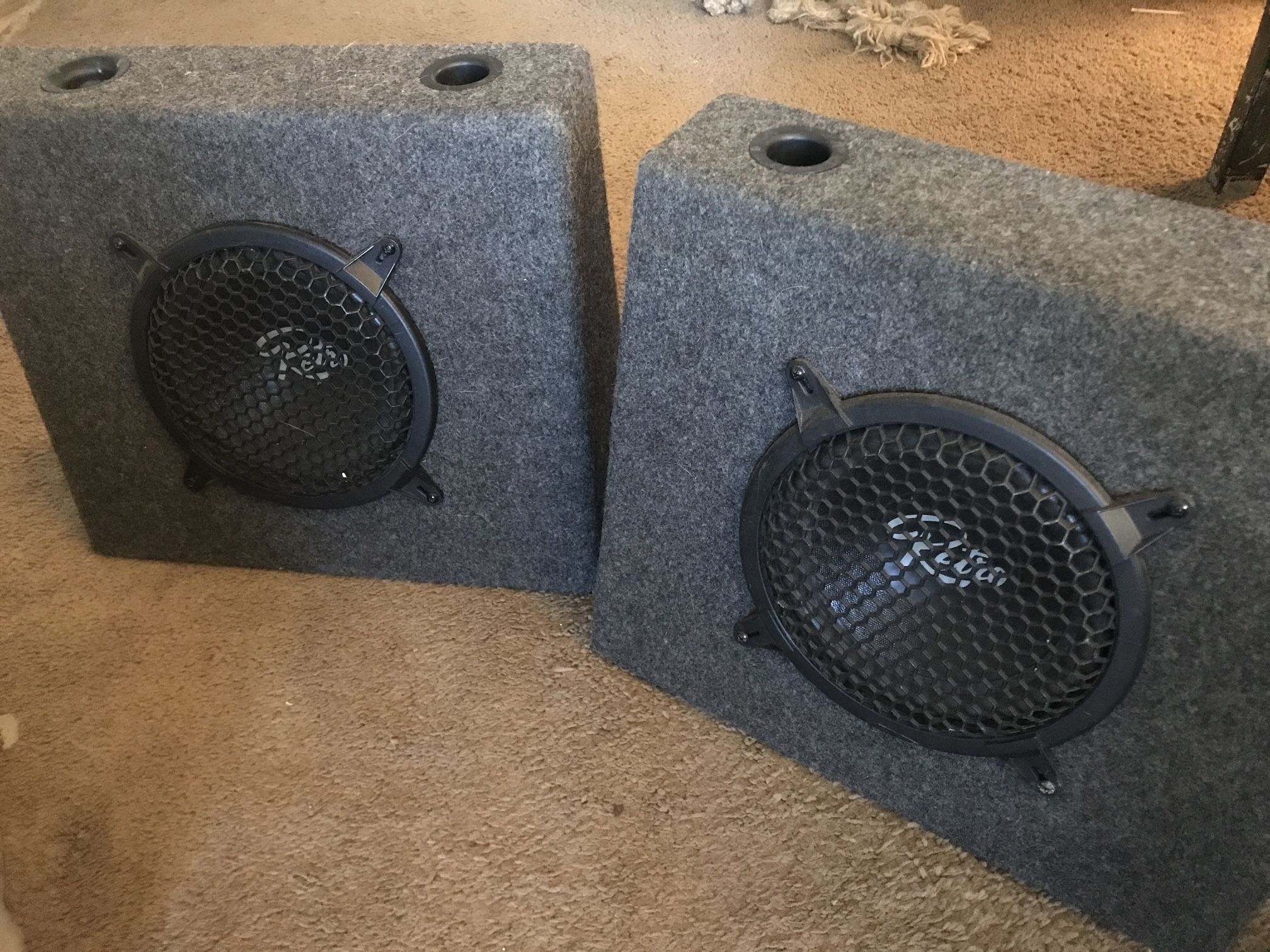 Set Of 2 - Slim TRUCK BOX 8 inch Subs With Soft Some Tweeters