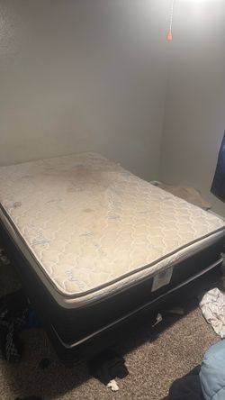Full queen size / to go FAST