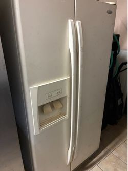 Refrigerator with Freezer