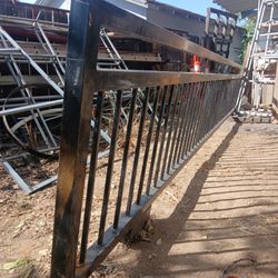 Rolling gate