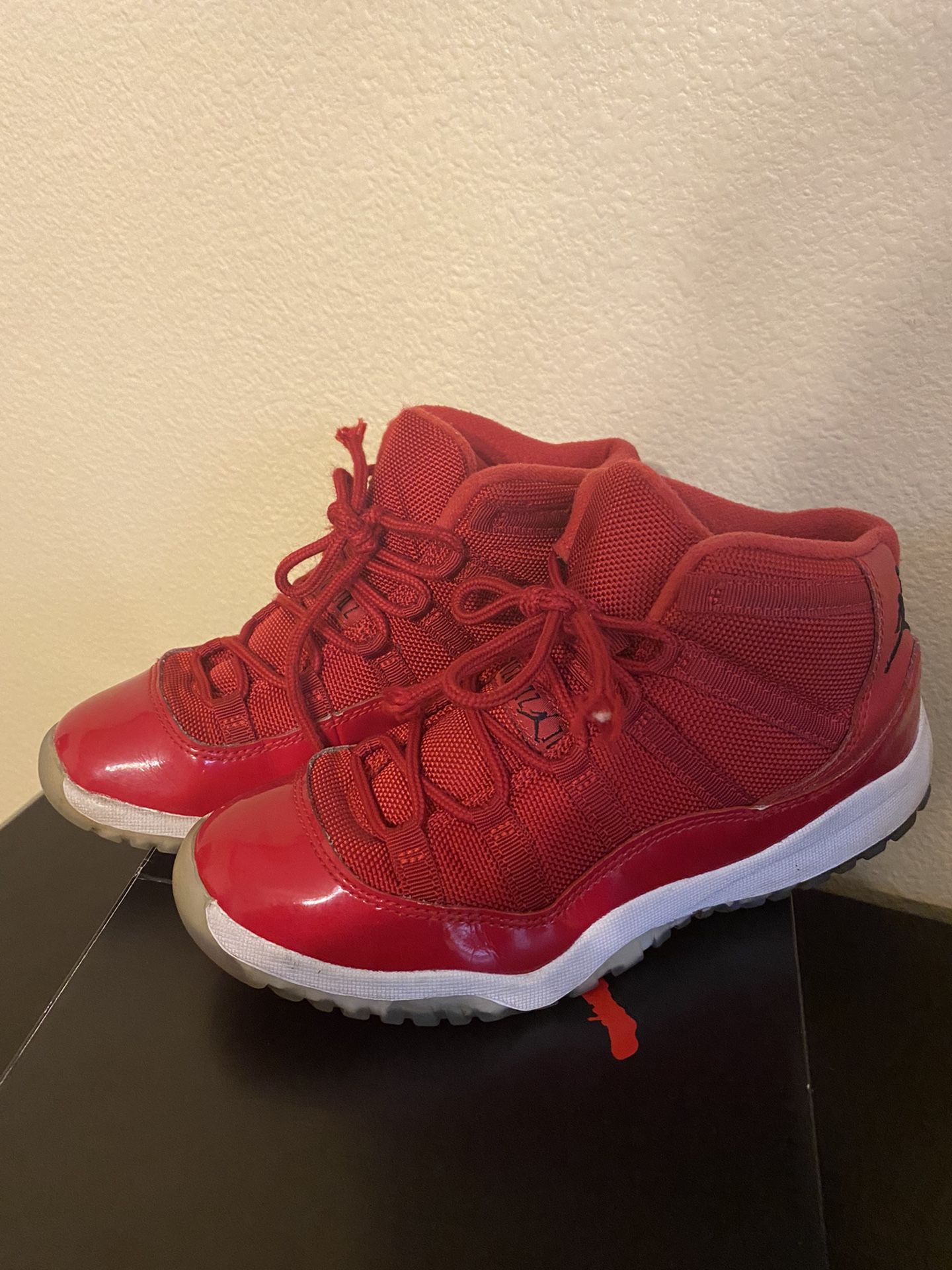 Jordan Retro 11 Win Like 96 Boys Size 3