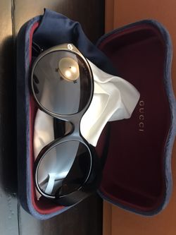 Gucci sunglass