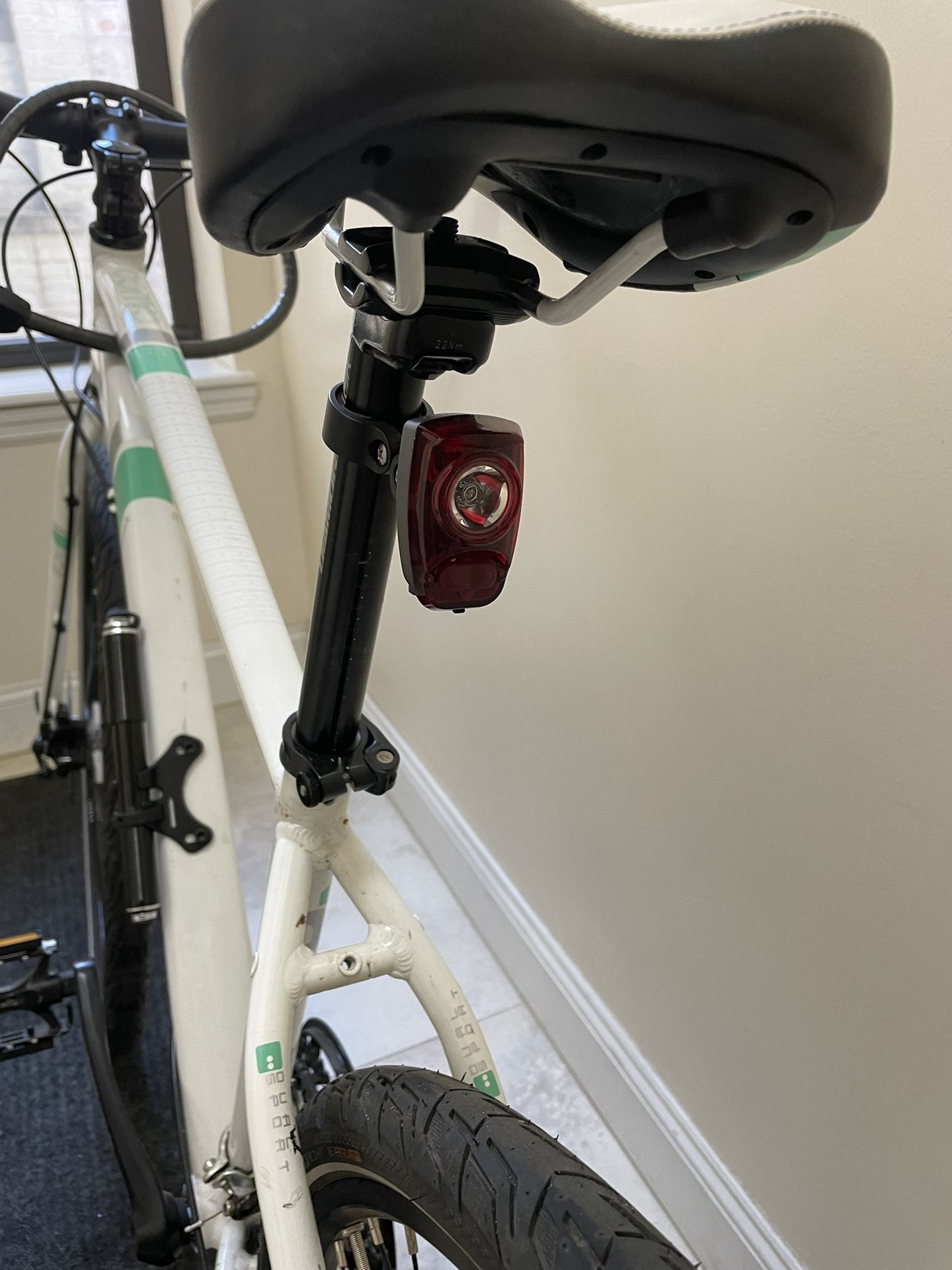 Diamondback Calico SCS Bike Almost New Includes Air pump, Heavy