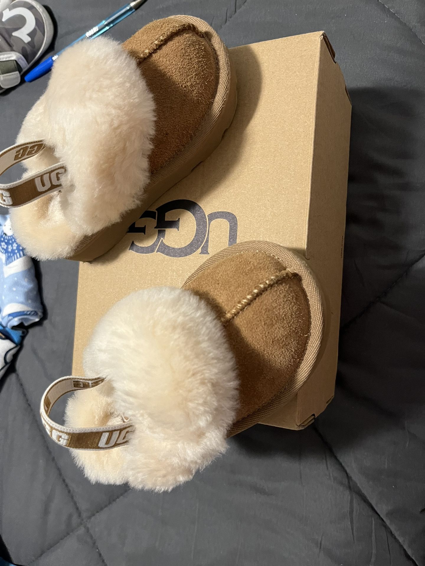 UGG SIZE 7c $55