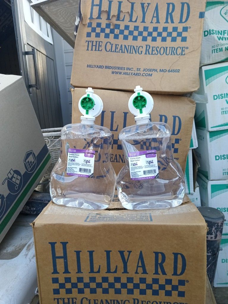 Brand New Liquid Hand Sanitizer For Come In A Box Brand New $13 Per Box For Four In The Box Good Deal π₯π₯π₯π₯π«΅