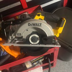 dewalt saw 