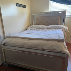 City Furniture  Bed Room Set 