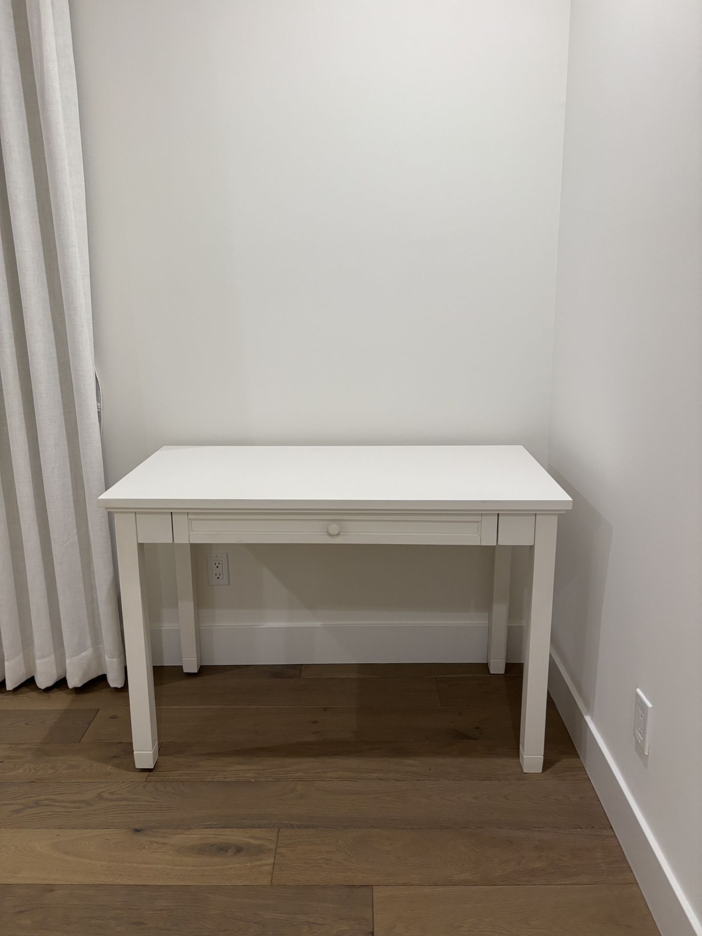 Pottery Barn/Williams Sonoma Beadboard Classic Desk 