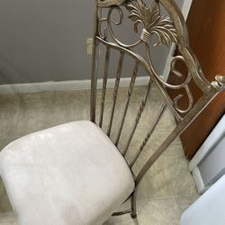 4 Matching Chairs ( Table Sold !! Not Included !!)