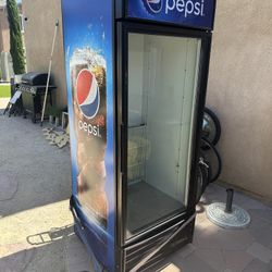 Refrigerator True GDM-23-HC~TSL01 27" GDM Series One Section Glass Door Merchandiser - (1)LeftHinged